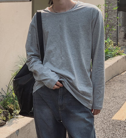 エッセンシャルUネック長袖Tシャツ