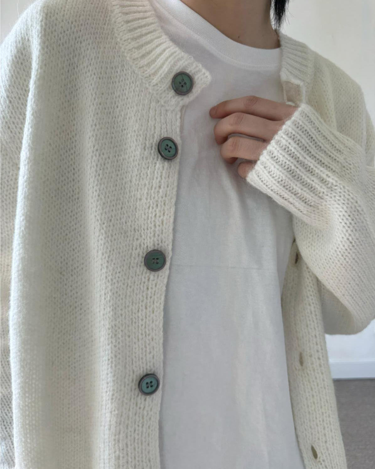 Round neck cardigan