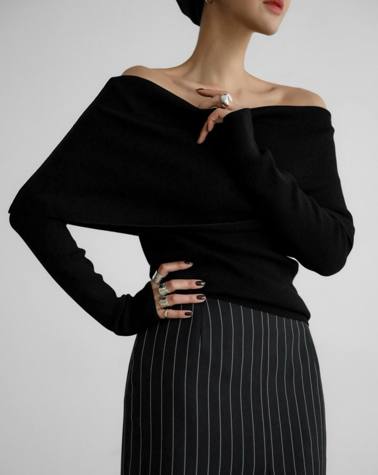 【PAPERMOON 페이퍼 문】SS / Off Shoulder Long Sleeved Knit Top