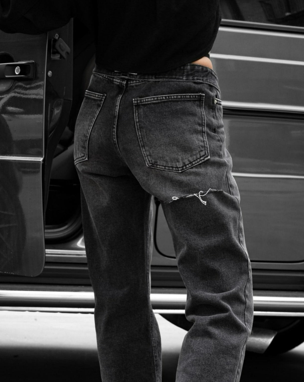 [PAPERMOON] SS / Back Split Detail Washed Black Straight Denim Jeans