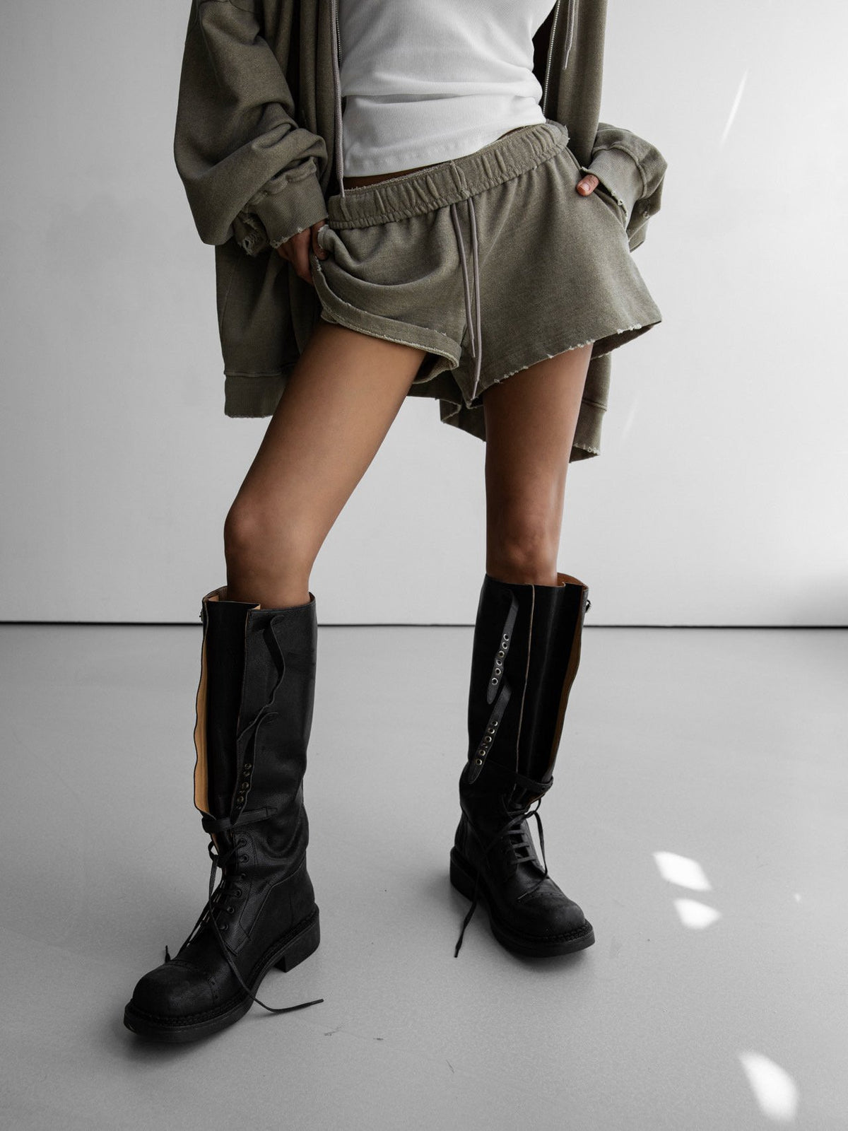 PAPERMOON Pigment Cotton Cutted Detail Sweat Shorts