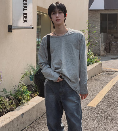 エッセンシャルUネック長袖Tシャツ