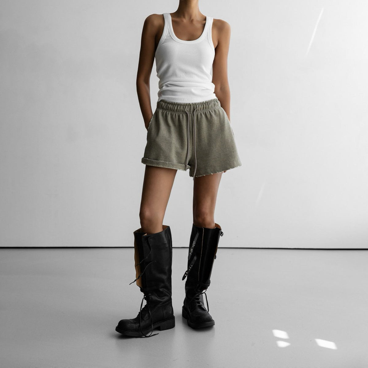 PAPERMOON Pigment Cotton Cutted Detail Sweat Shorts