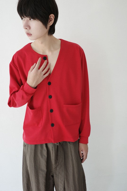アンバランスボタンカーディガン RED 着用イメージ