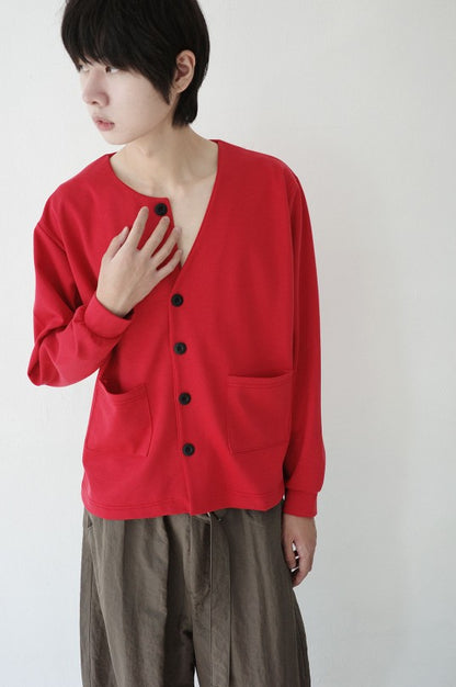 アンバランスボタンカーディガン RED 着用イメージ