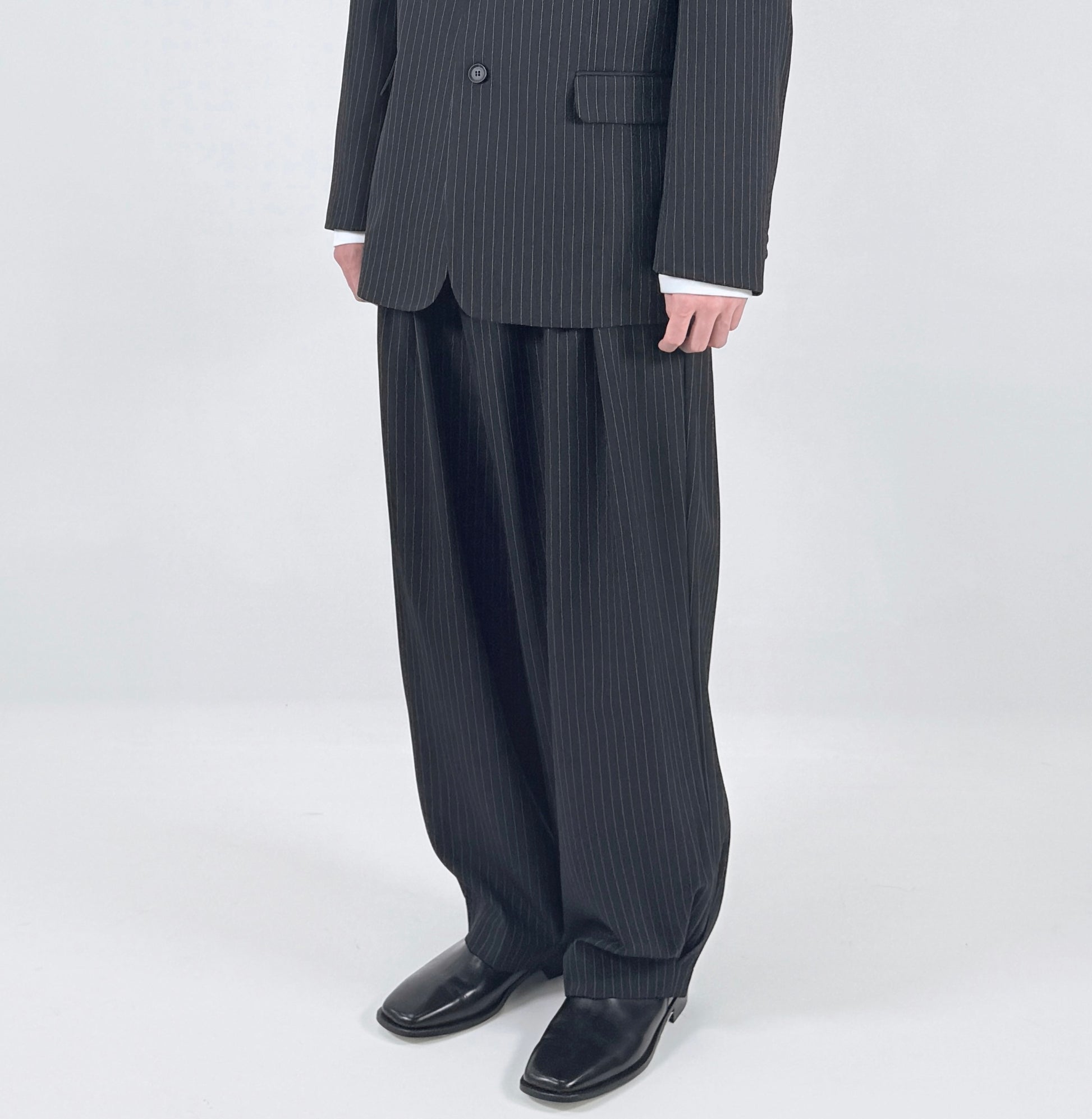 Pinstripe Oversized Blazer BLACK worn detail