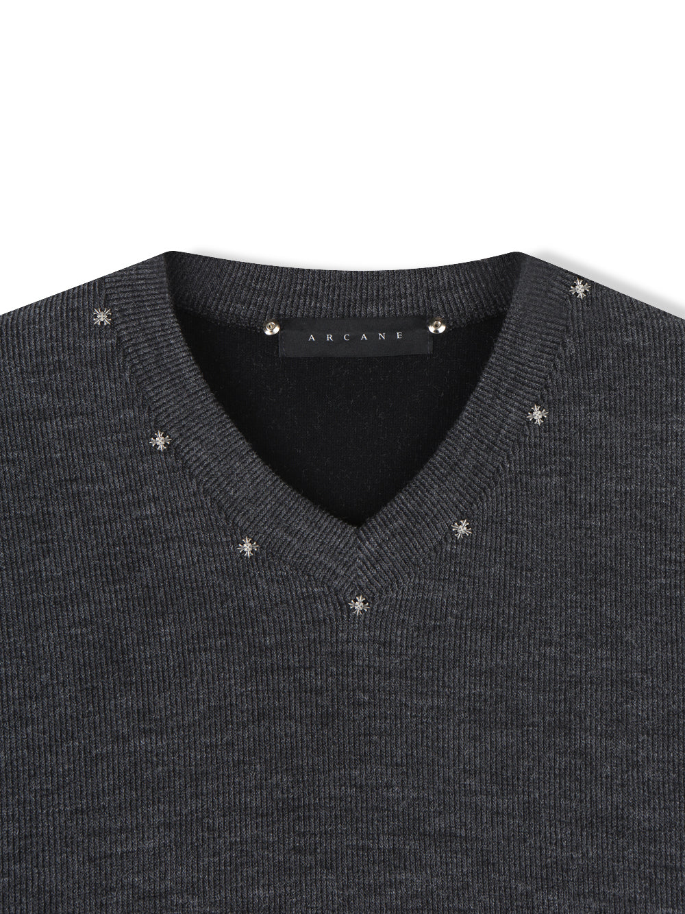 Star Stud V-Neck Ribbed Knit ネックライン フロントディテール