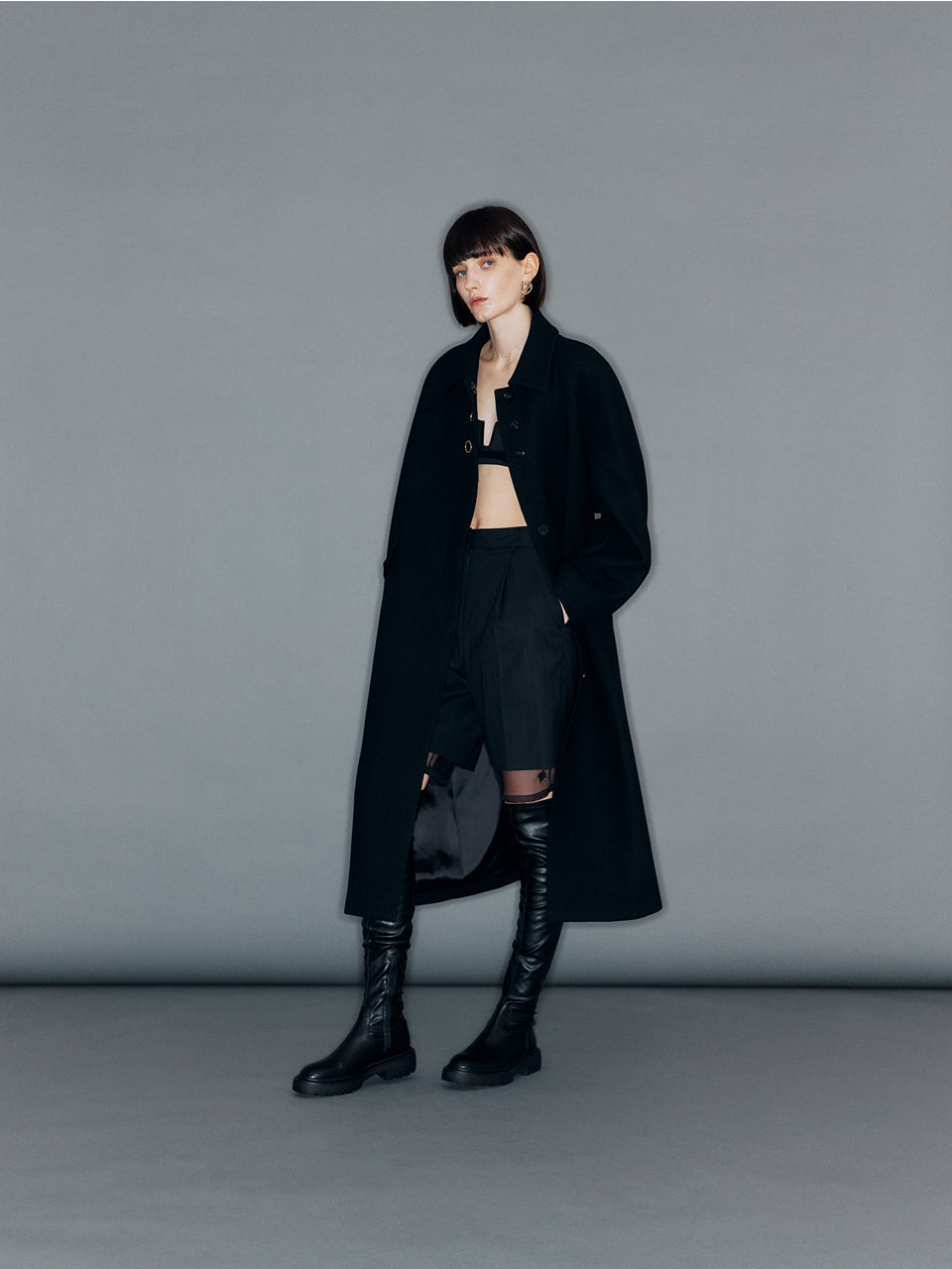 ARIK. オーバーサイズウールコート ブラック ラグランスリーブ デザイン特徴