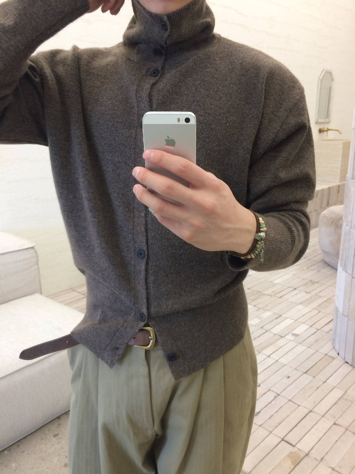 Stand Collar Button Cardigan BROWN 着用1