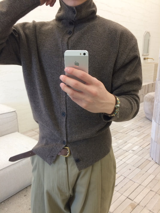 Stand Collar Button Cardigan BROWN 着用1