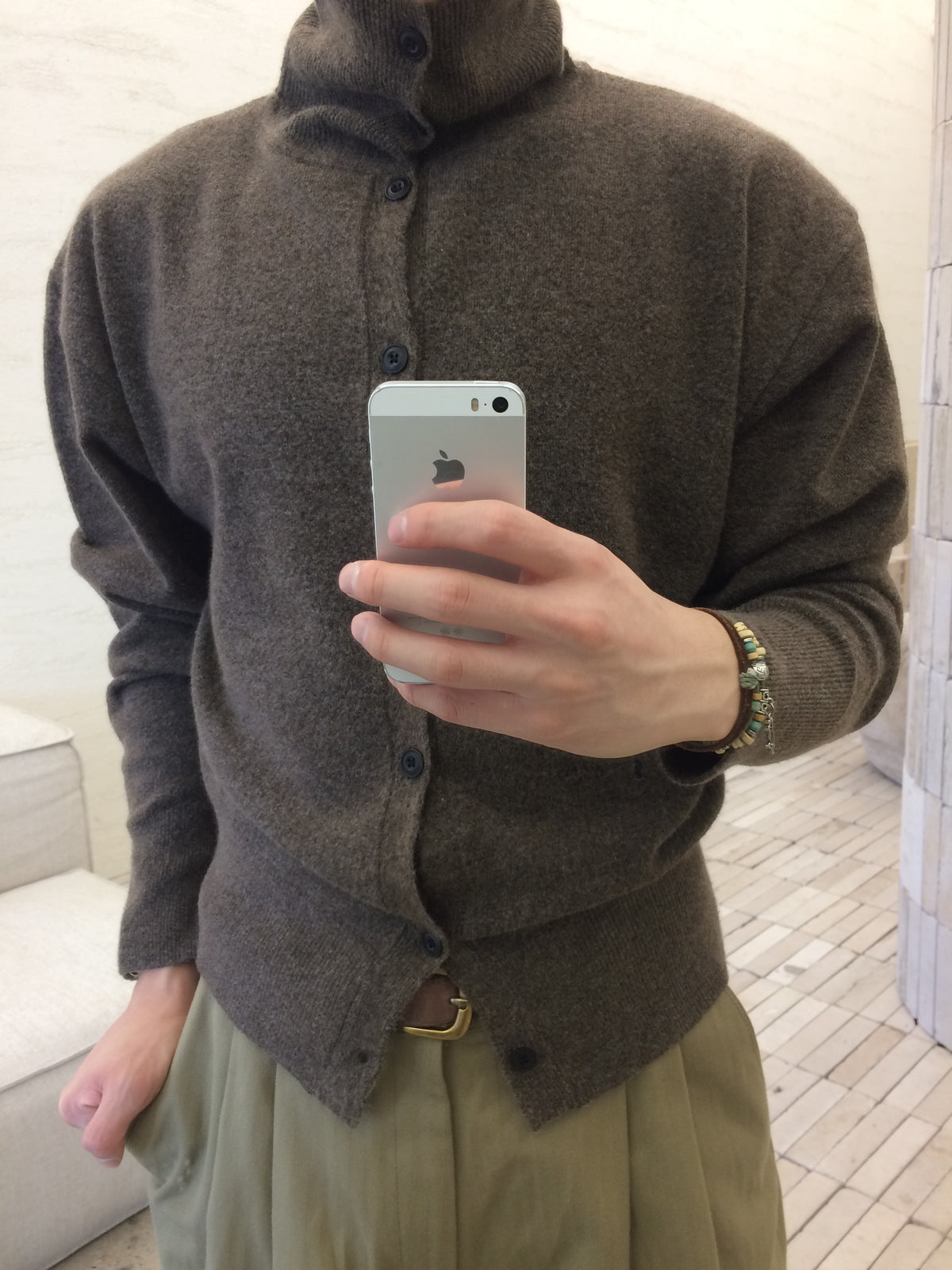 Stand Collar Button Cardigan BROWN 着用2