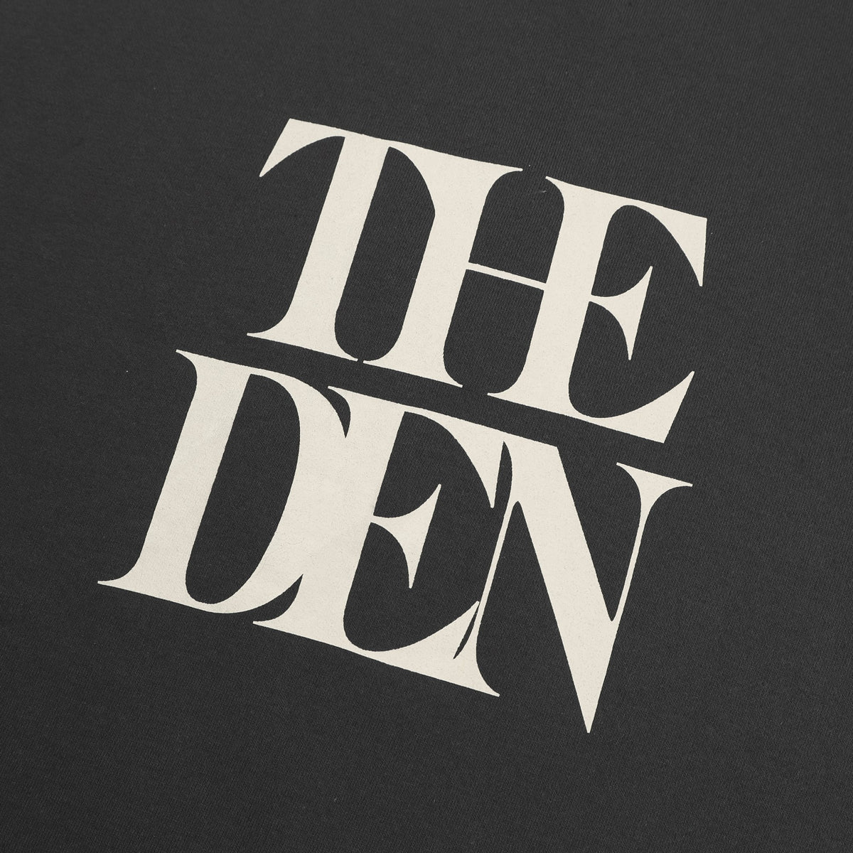 THE DEN Logo Contrast Neck Sweatshirt