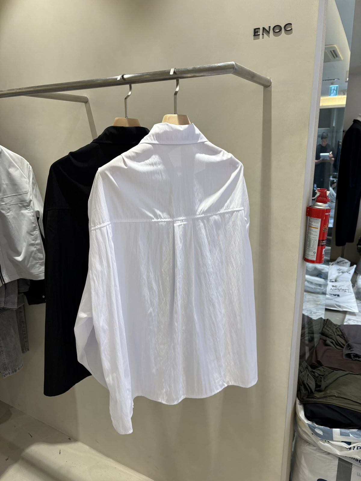 Tuck Loose Fit Shirt IVORY BLACK back