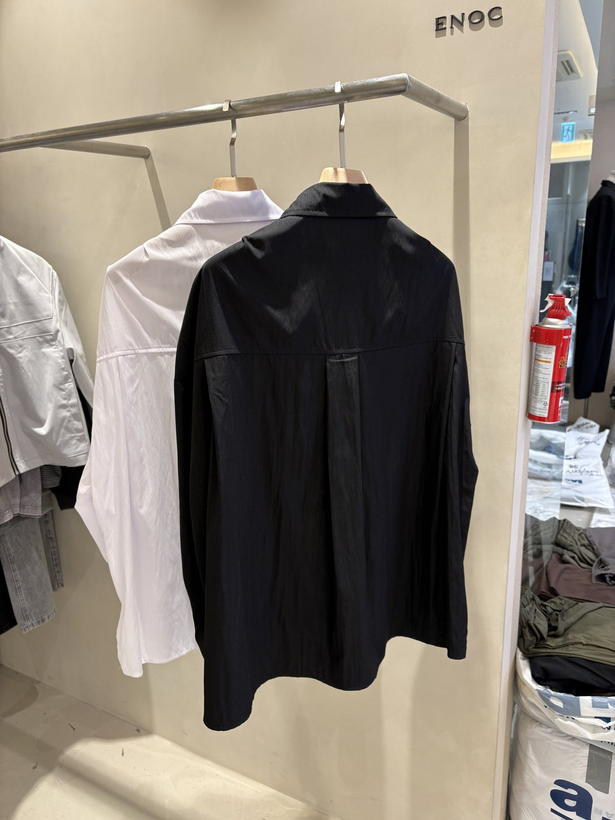 Tuck Loose Fit Shirt IVORY BLACK back