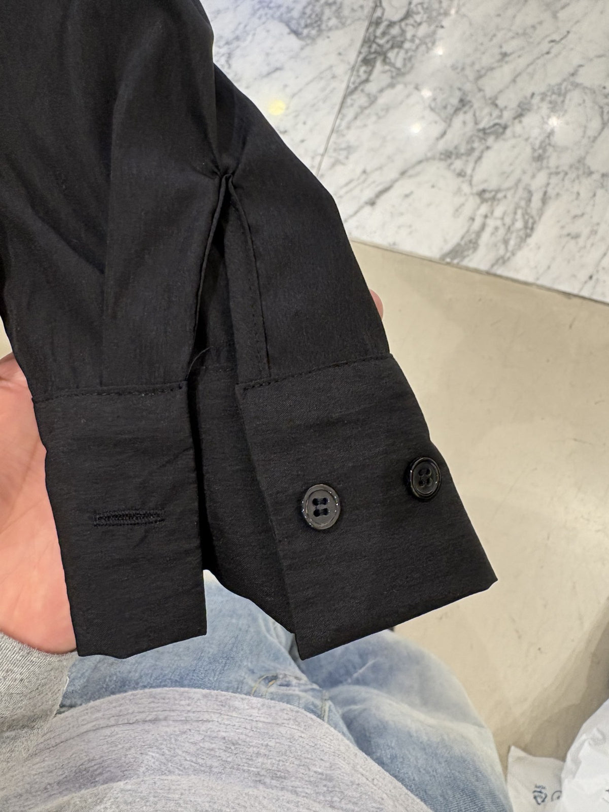 Tuck Loose Fit Shirt BLACK cuff detail
