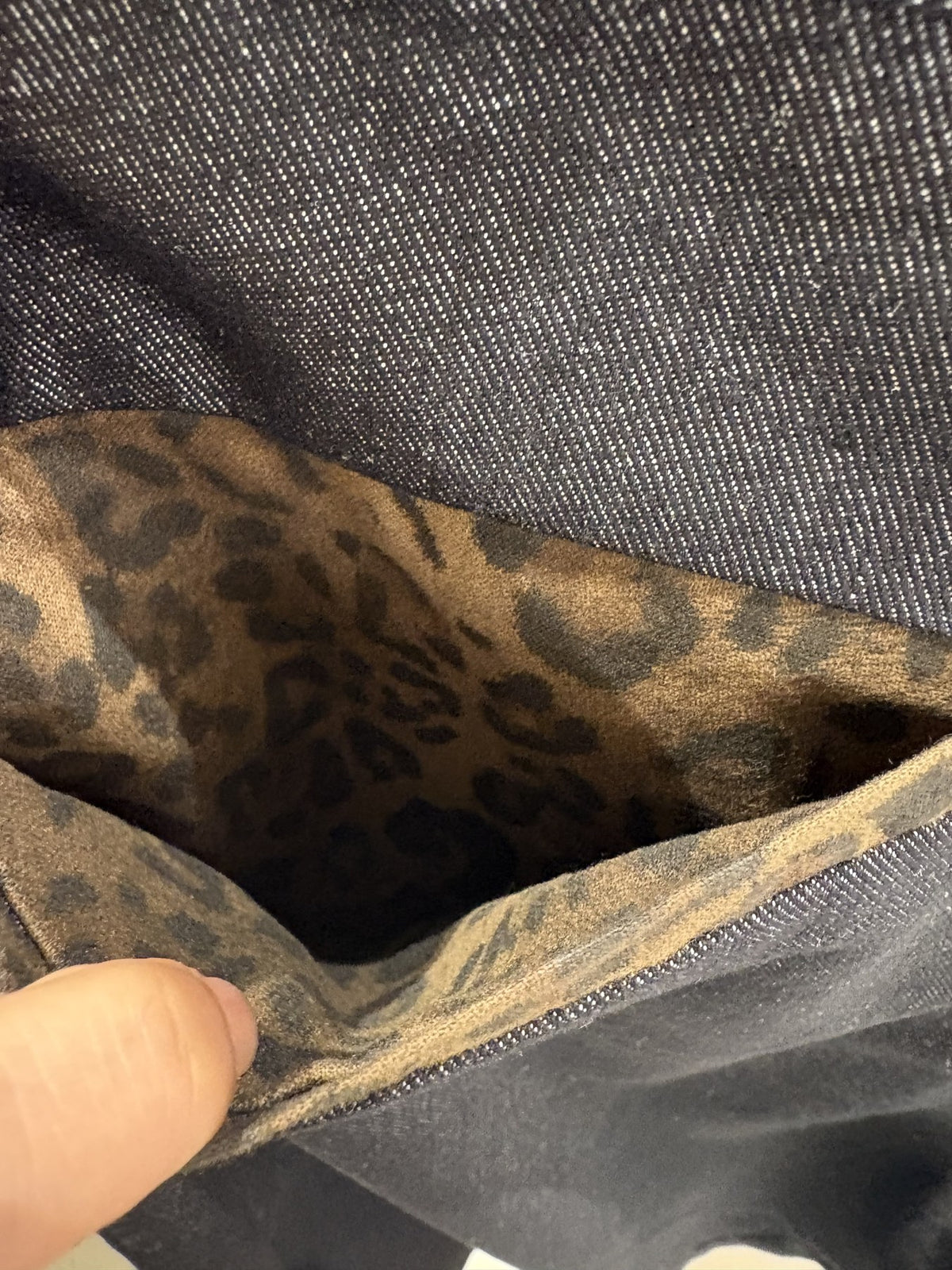 Leopard Double Pocket Pants leopard pocket detail
