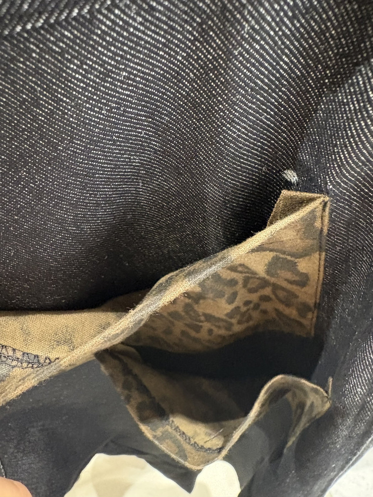 Leopard Double Pocket Pants leopard pocket detail