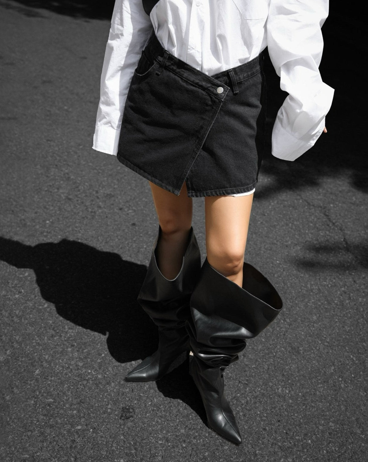 【PAPERMOON 페이퍼 문】SS / Washed Black Denim Zipped Up Wrap Mini Skirt