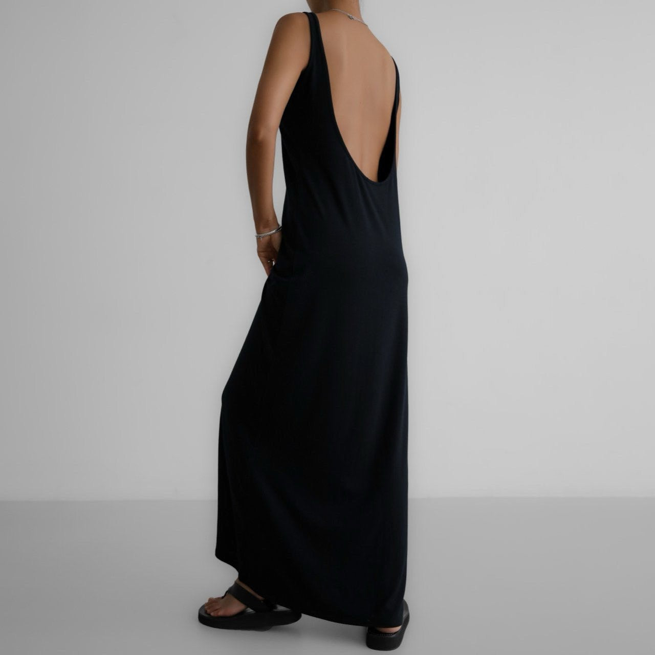 【PAPERMOON 페이퍼 문】SS / Summer Back Less Maxi Sleevess Dress