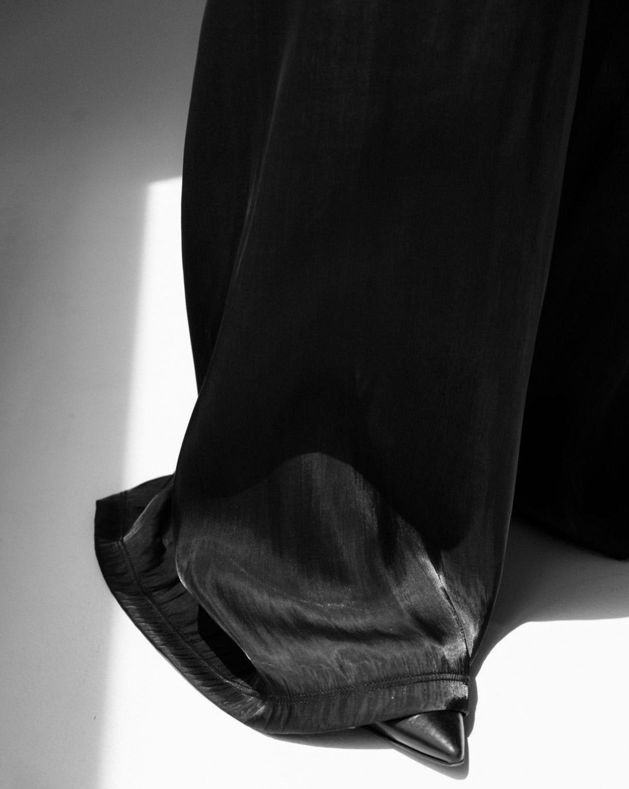 【PAPERMOON 페이퍼 문】SS / Classic Silky Wide Trousers