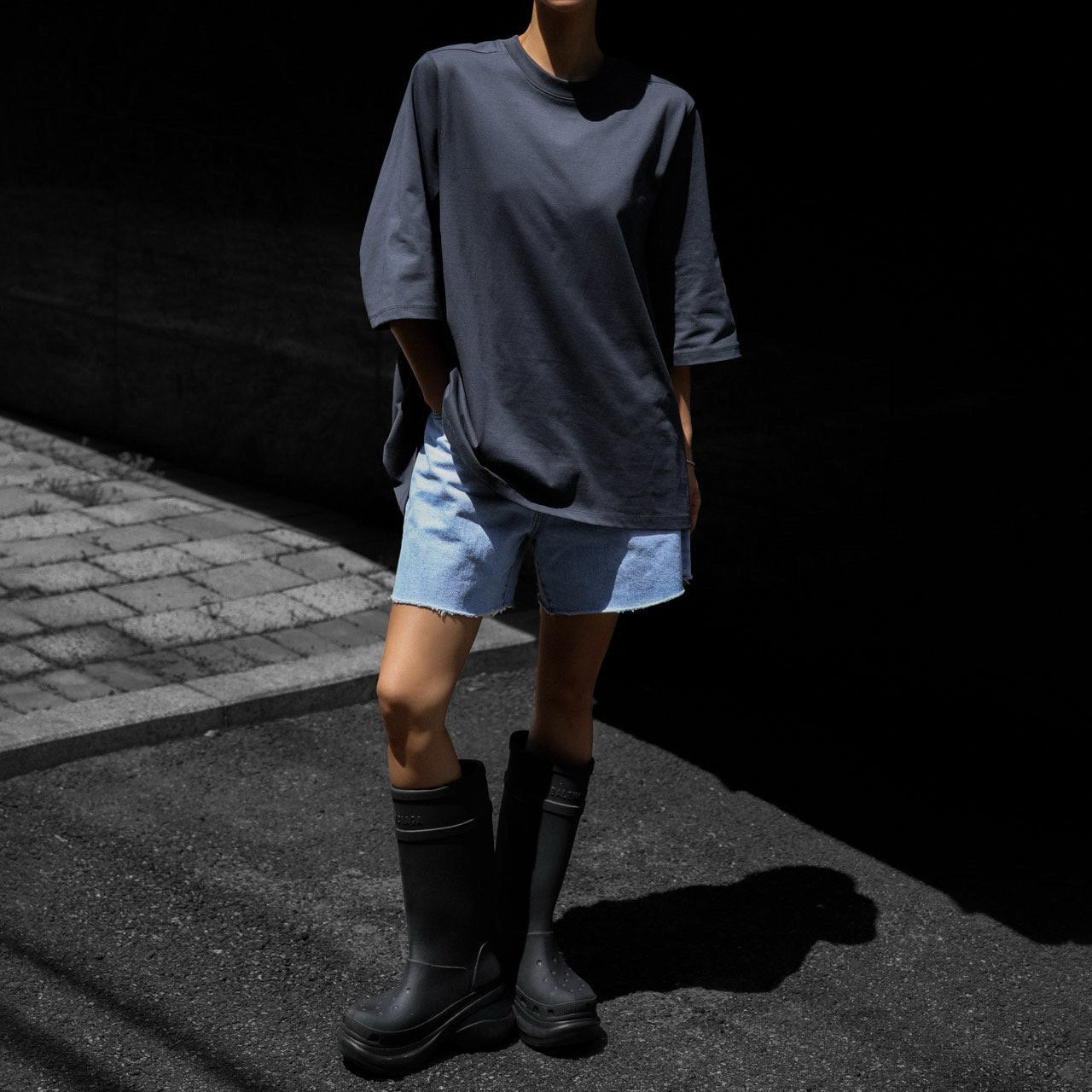【PAPERMOON ペーパームーン】SS / Cutted Detail Vintage Oversized Denim Shorts