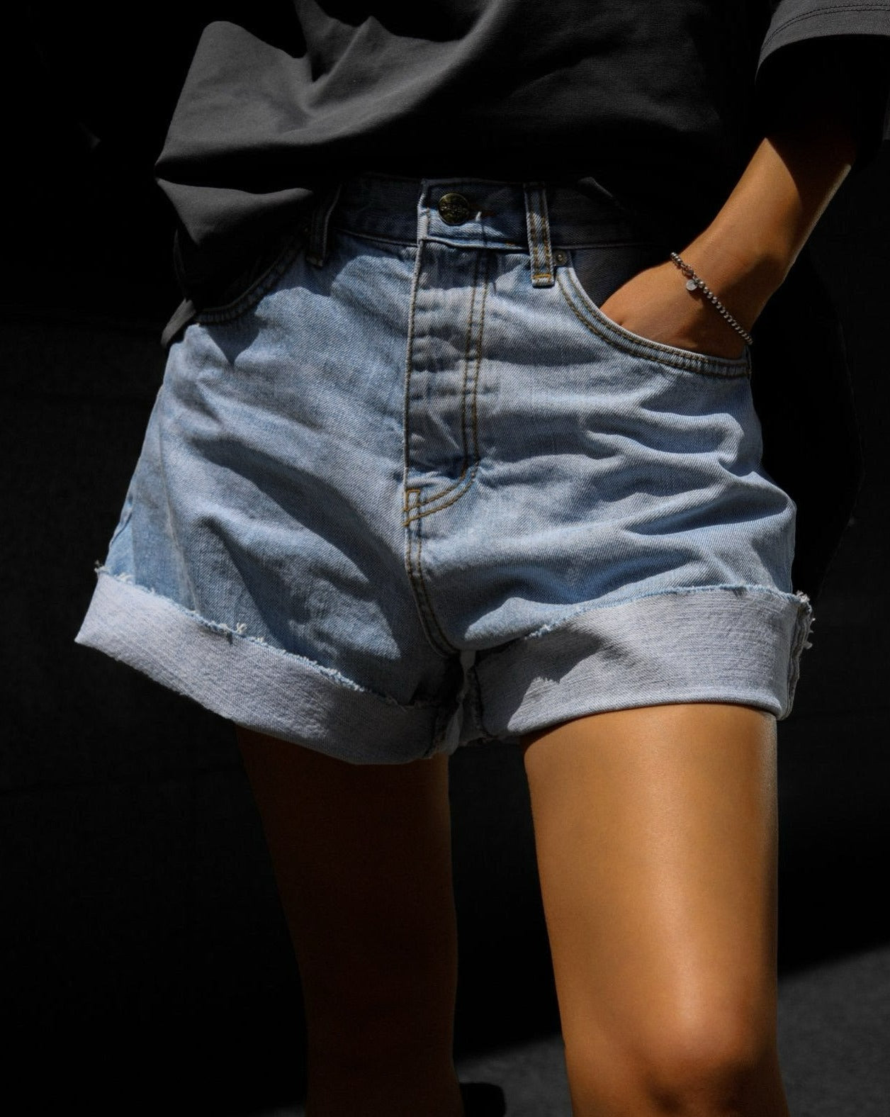【PAPERMOON ペーパームーン】SS / Cutted Detail Vintage Oversized Denim Shorts