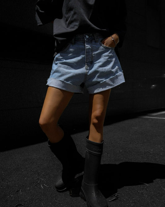 [PAPERMOON] SS / Cutted Detail Vintage Oversized Denim Shorts
