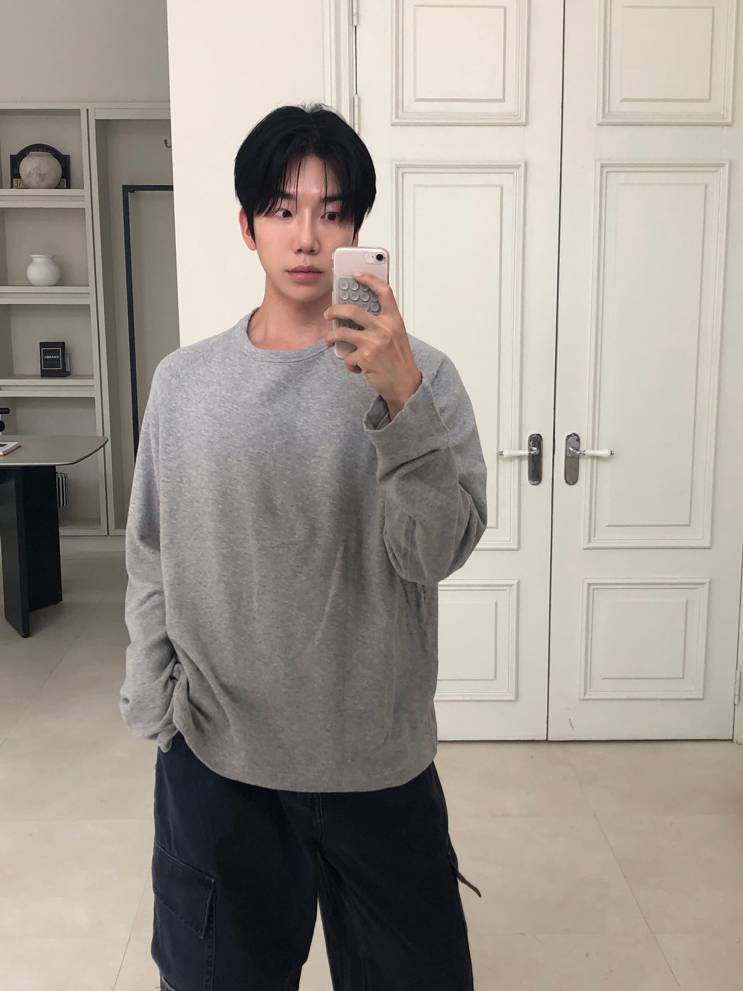 Brushed Cotton Raglan Tee GRAY worn