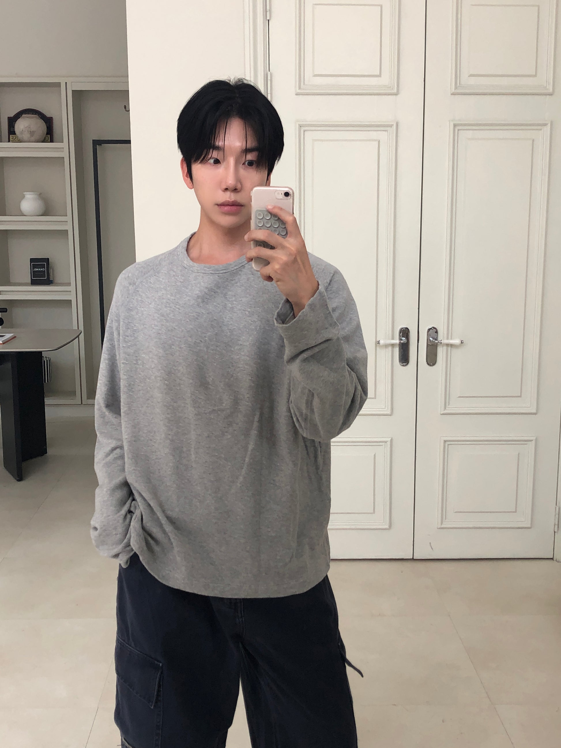 Brushed Cotton Raglan Tee GRAY worn