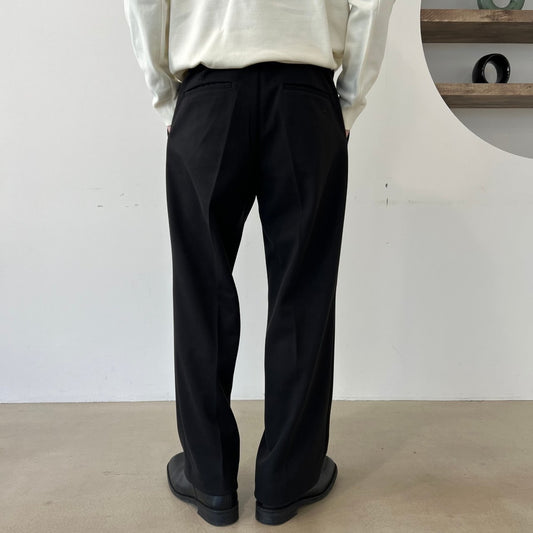 ロビンピンタックワイドスラックス ブラック 着用3