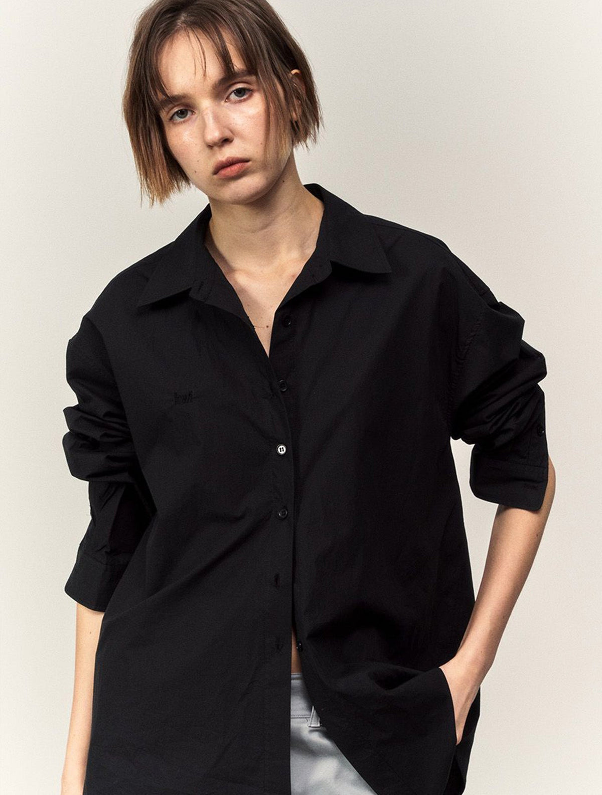 HWI LOGO SHIRT -BLACK