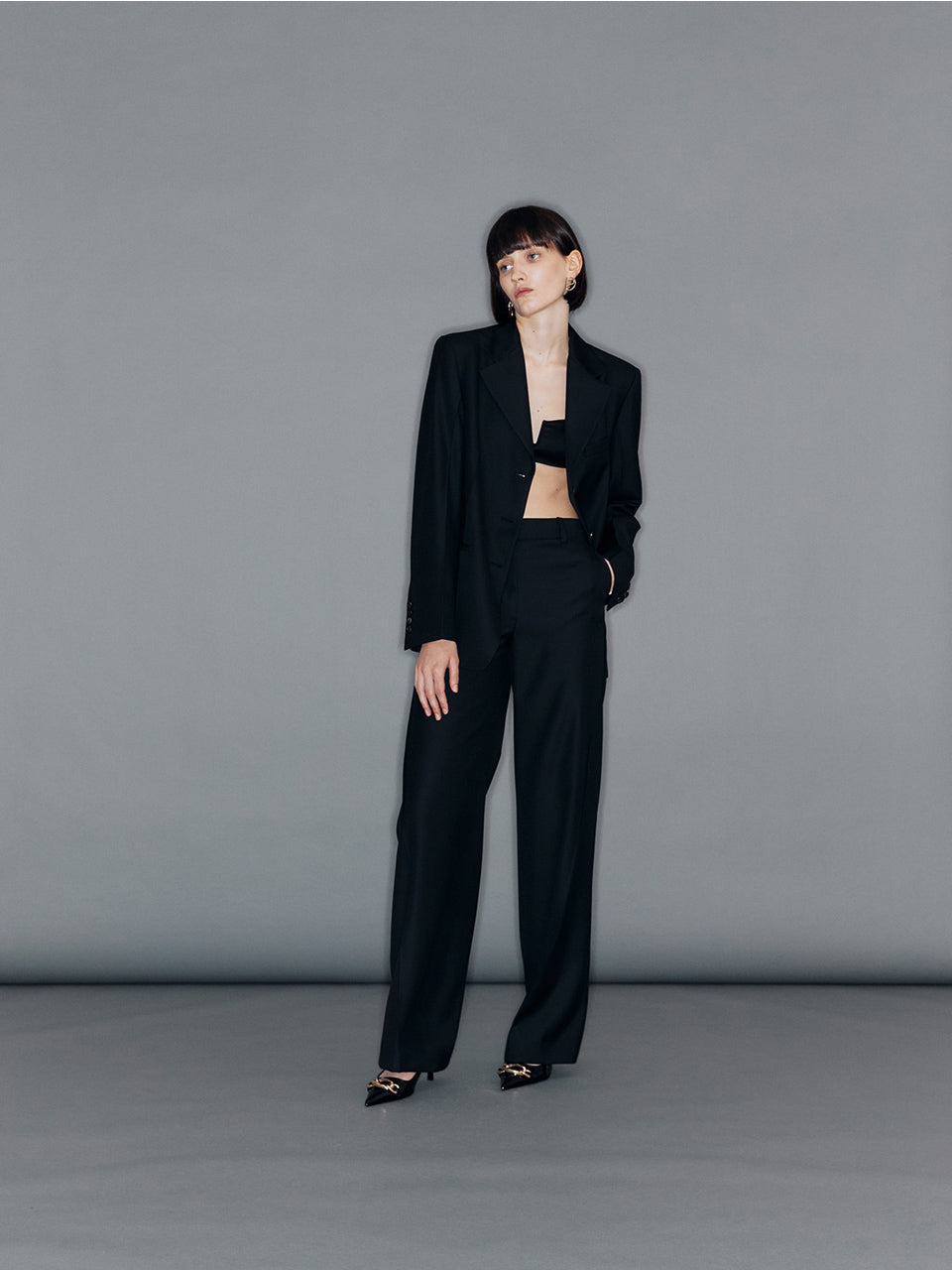 arik 美脚シルエット パンツ コーディネート例