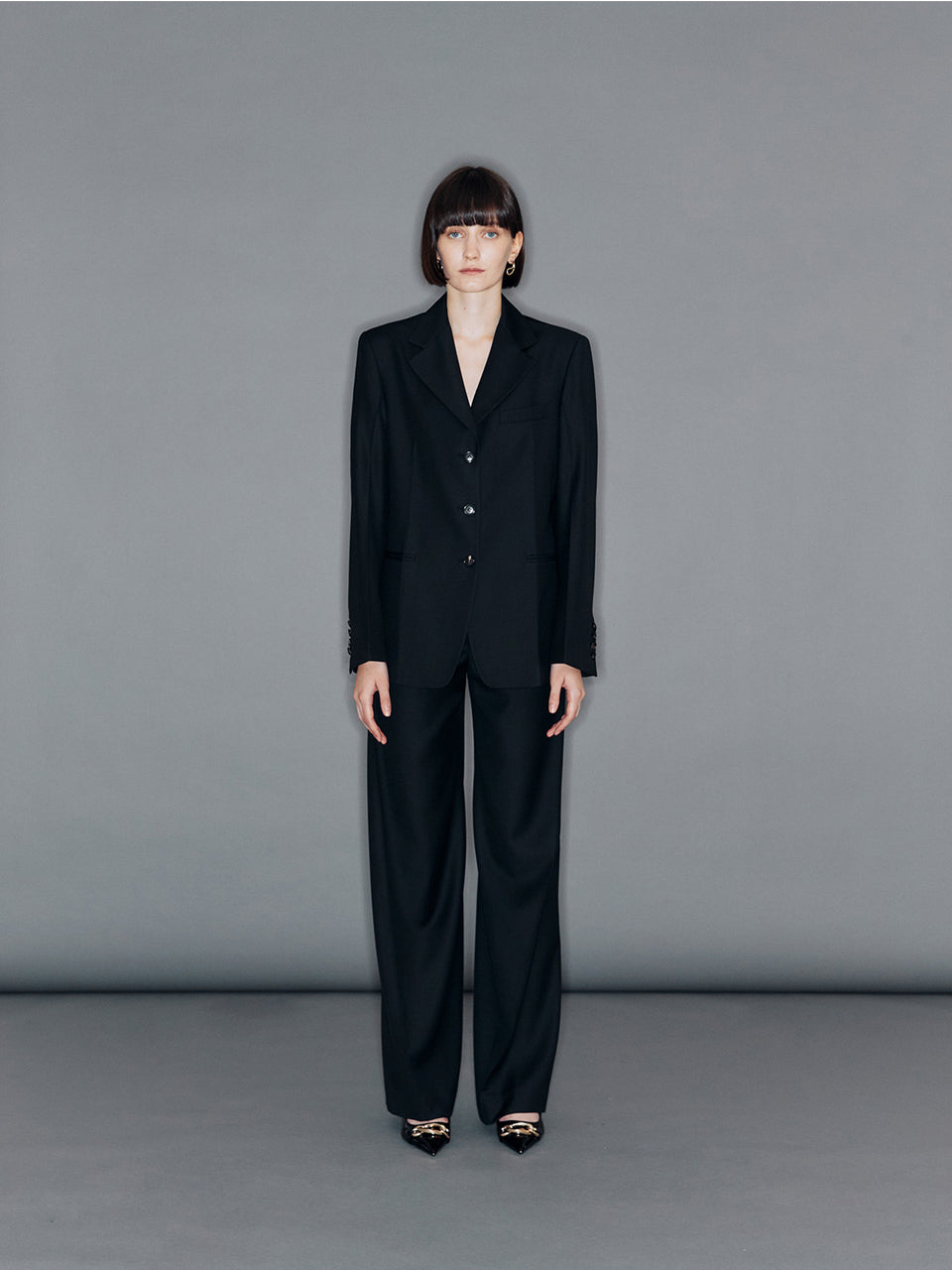 arik ツイステッド ストレートパンツ ブラック 正面画像