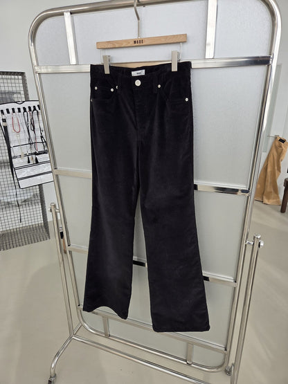 A MA:DE ブラックのベルベットブーツカットパンツ