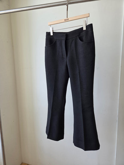 A MA:DE チャコールのウールフレアパンツ