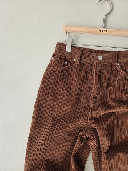 A MA:DE コーデュロイパンツ ブラウンのウエスト
