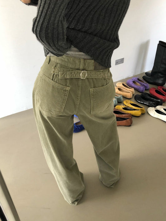 A MA:DE カーキのコーデュロイパンツ バックポケット