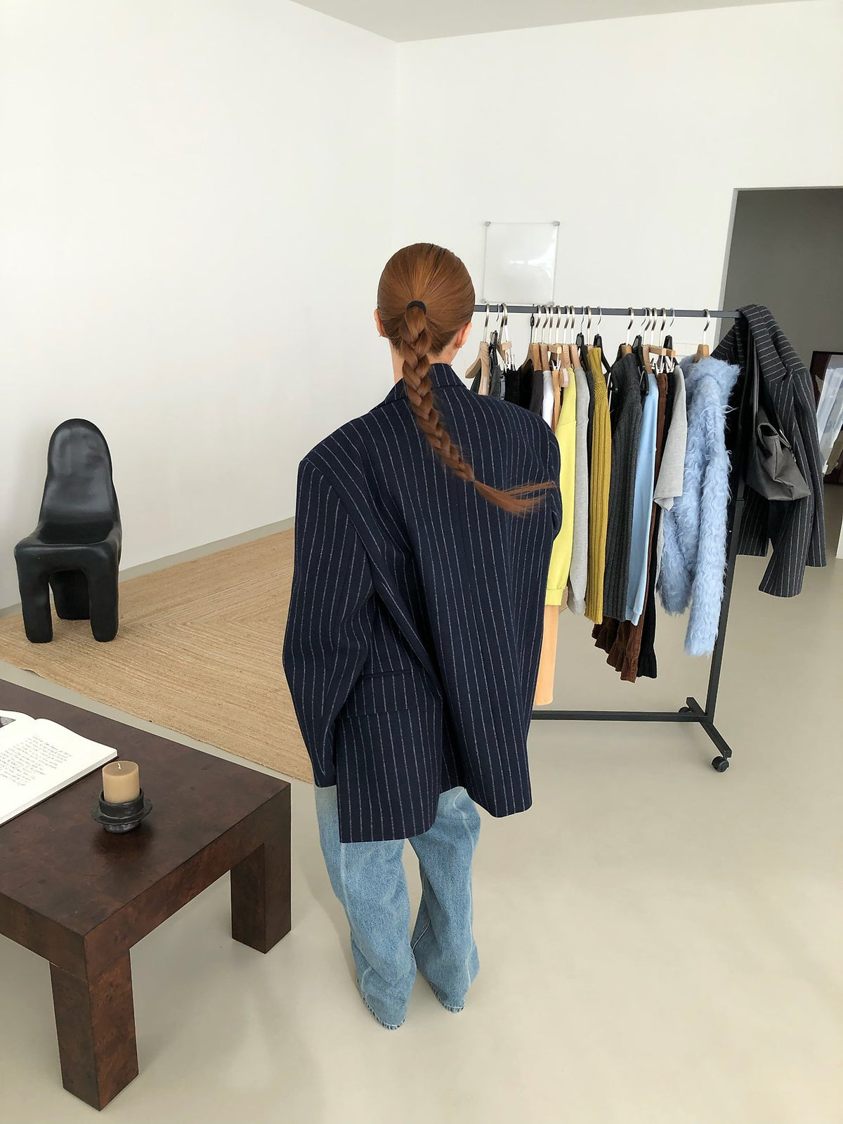 A MA:DE ネイビーのピンコート バックスタイル
