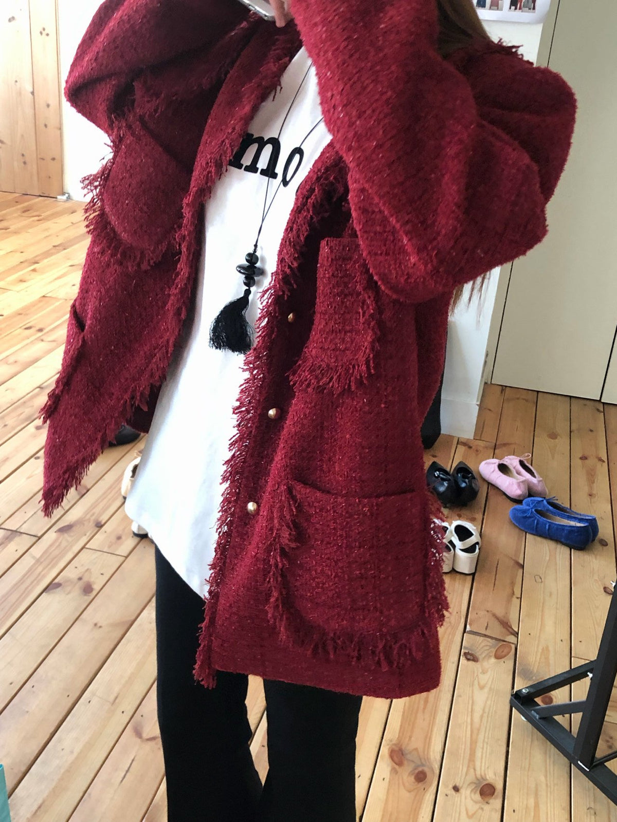 A MA:DE ホワイトTシャツと赤ジャケット