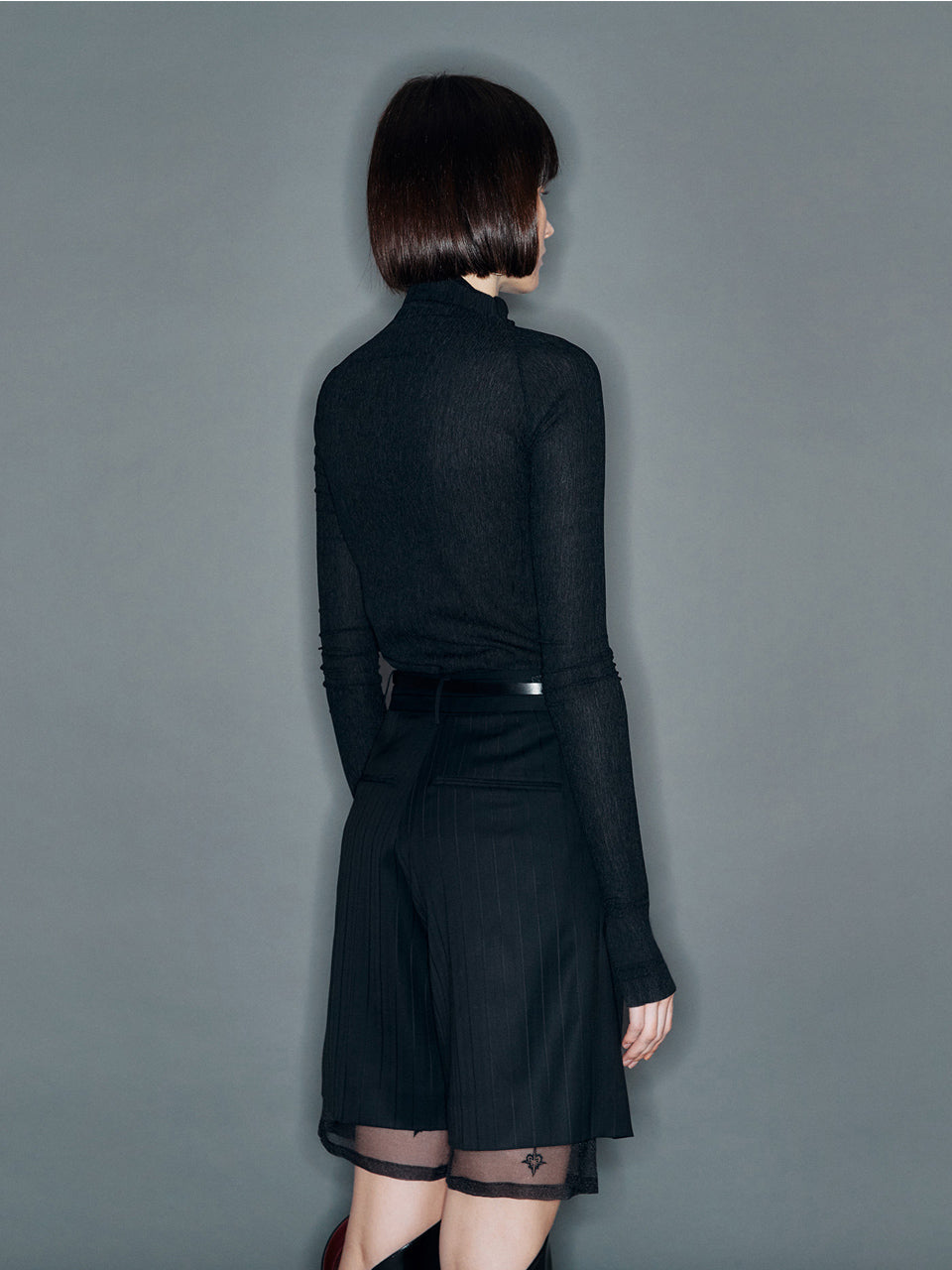 韓国新鋭ブランド ARIK Nunki ブラック トップ 背面画像