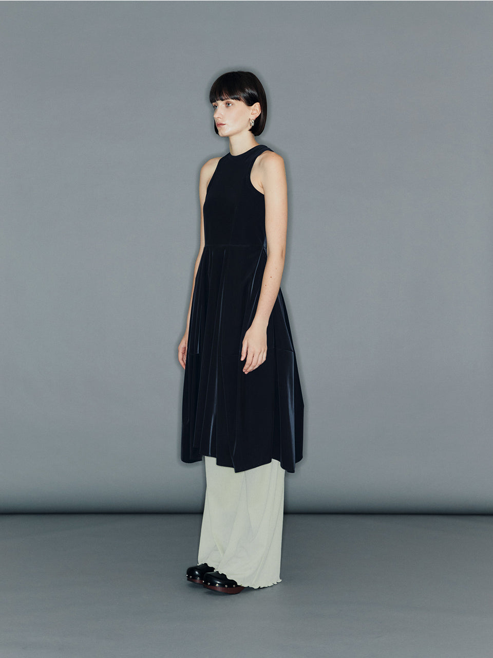 アリク 韓国ブランド フェイクレザードレス 全身スタイリング