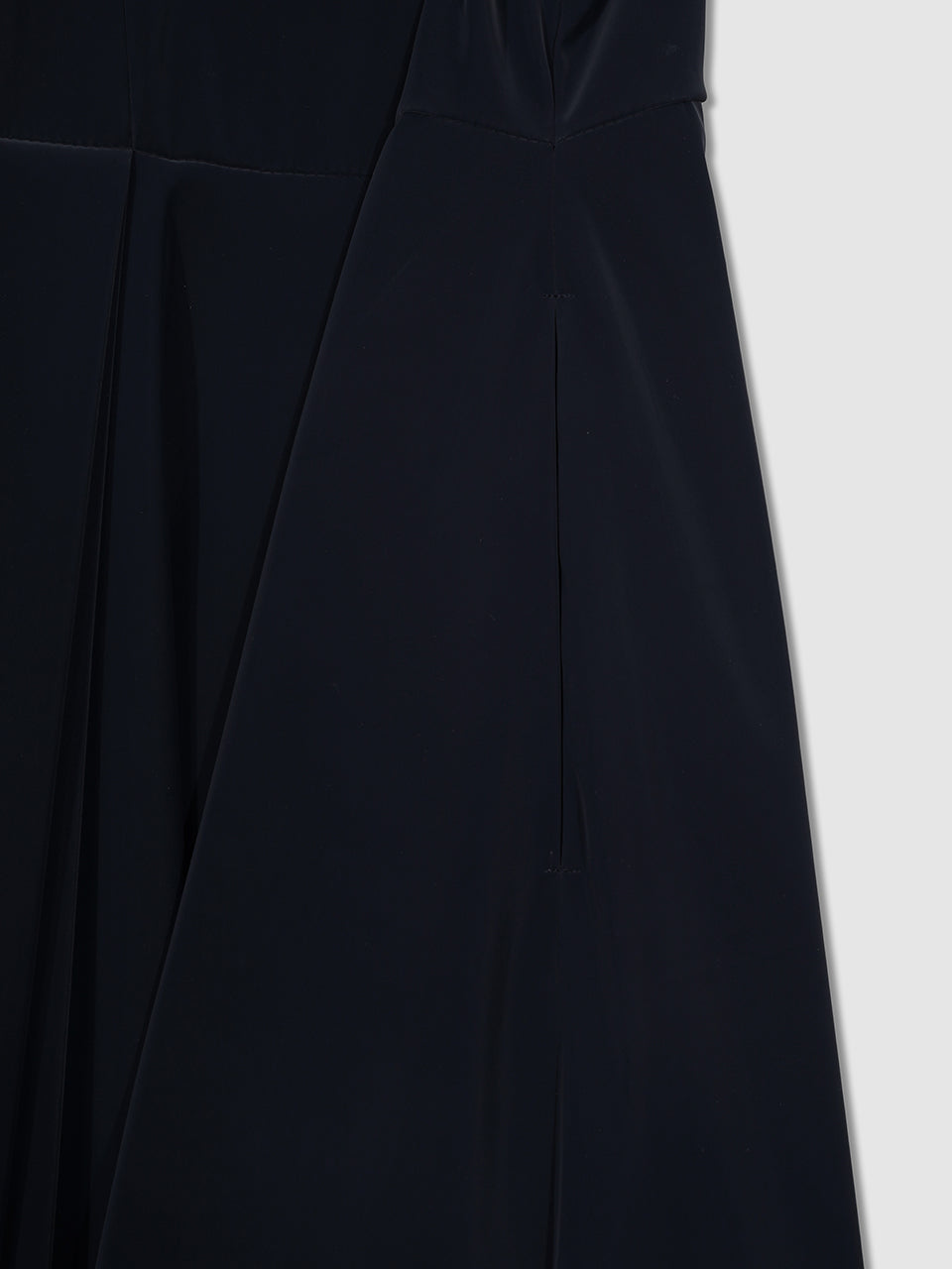 韓国新鋭ブランド ARIK フェイクレザー ドレス ディテール