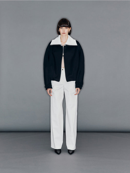 arik レディース 美脚 ホワイトパンツ 正面スタイル