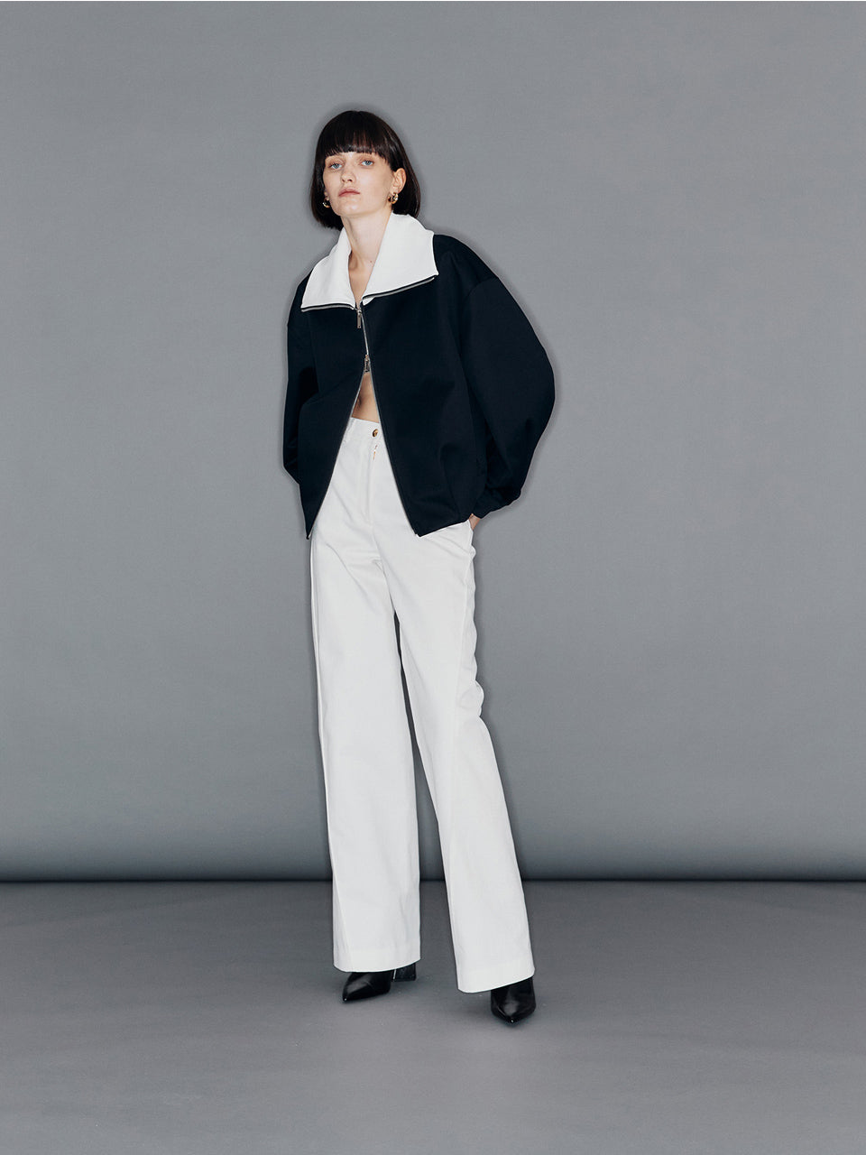 arik アリク アンタレス 白パンツ ツイストストレート 全体画像