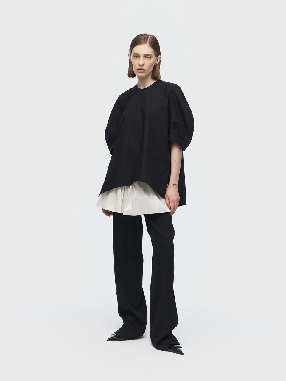 韓国新鋭ブランド arik 黒 ブラウス