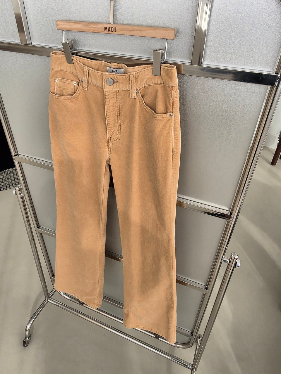 ベージュ ベルベットブーツカットパンツ