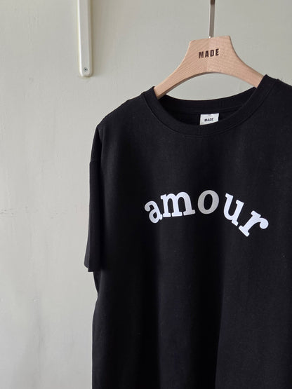 ブラックTシャツ ロゴプリントアップ