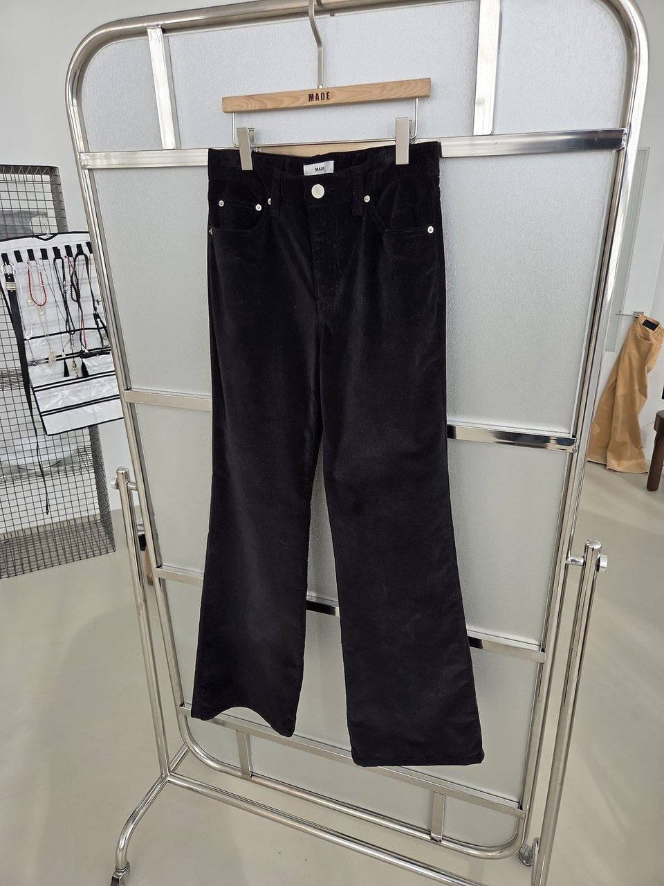 ブラック ベルベットブーツカットパンツ