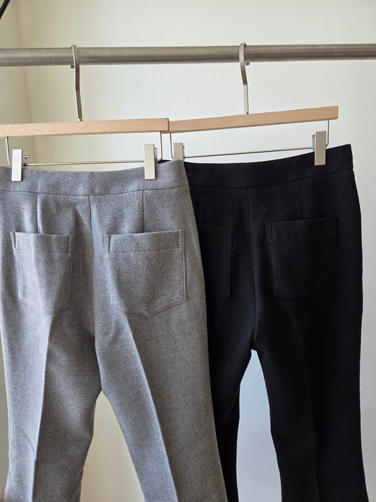 ブーツカットパンツ バックポケットのディテール