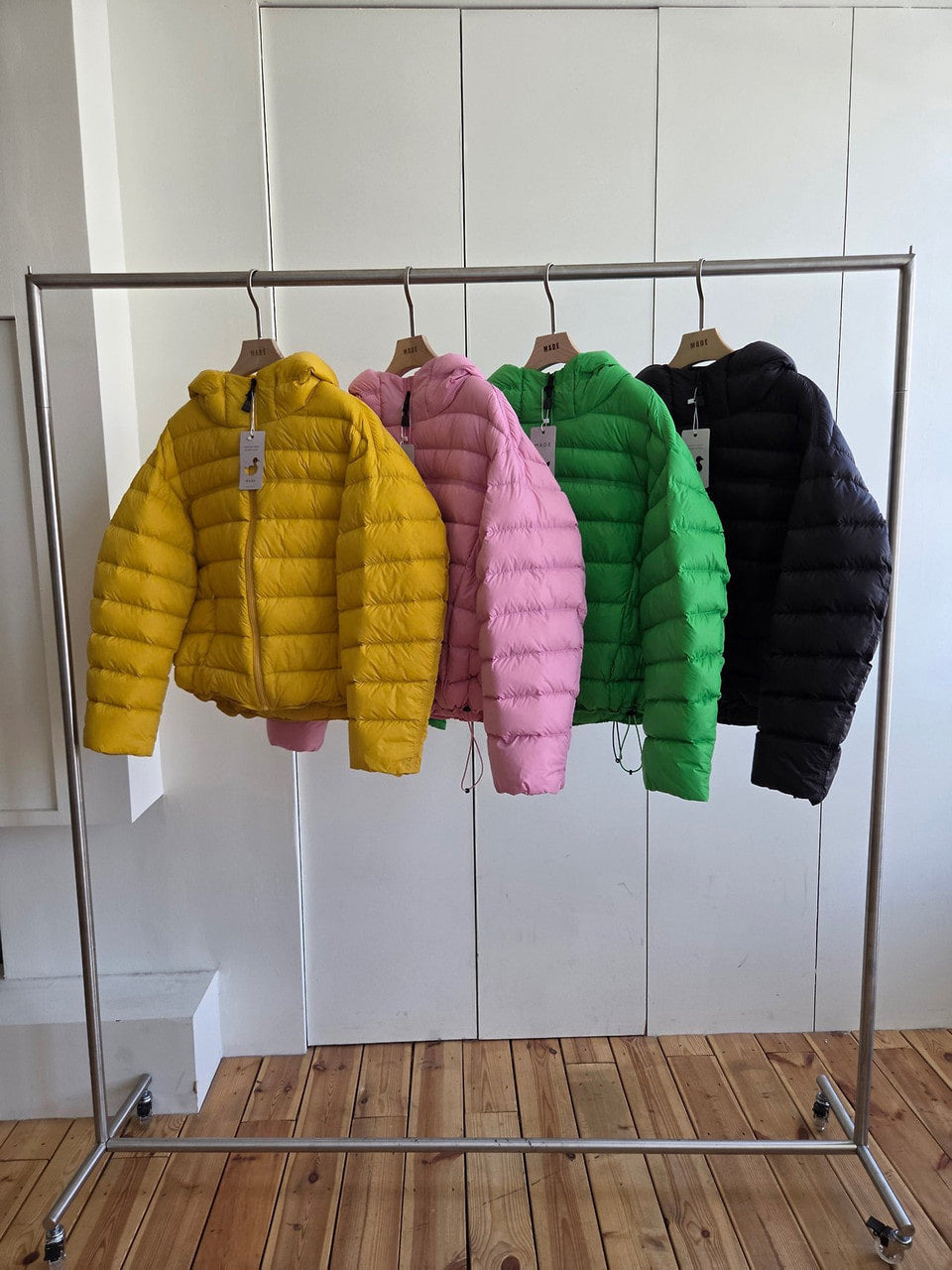 軽量ダウンジャケット 4色カラー展開